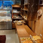 グリーン サム 渋谷店 - 店内（朝イチは少なめ）