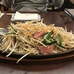 サッポロビアレストラン９１０ - シャキシャキもやし炒め