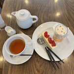 パティスリー・パリセヴェイユ - ジヴェルニー ７８０円。 オスマント ９００円。 アールグレイティー ７５０円。 支払い合計金額 ２４３０円。