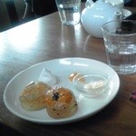 オレンジカフェ - スコーン（プレーン・黒ゴマ）