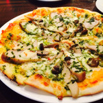 IL VENTO - 鳥肉とキノコのジェノベーゼ ピザ