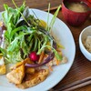 cafe 川辺の四季 - 四季の野菜御膳(税込1,600円)
①おかずと野菜サラダのワンプレート
②玄米ご飯(広島県庄原産コシヒカリ)
③大根&人参入りお味噌汁