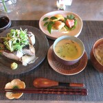 食堂 ナマケモノ - 「鯖寿司」定食