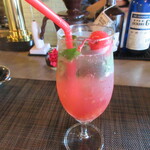 食堂 ナマケモノ - さくらんぼソースのモヒート（フレッシュジュース）