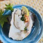 食堂 ナマケモノ - 唐泊産の岩牡蠣（公式アカウントより拝借）