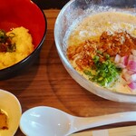172○ - 豆乳サバカレーうどん、小ライス（小盛り）、いぶりがっこ