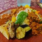八まめ - あいがけスパイスカレー