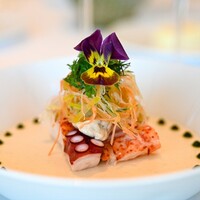 オーベルジュ・ド・リル ナゴヤ - オマール海老のジュレと魚介のマリネ フヌイユのムースと根菜のサラダ