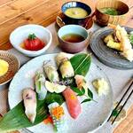 食堂 ナマケモノ - 寿司定食（公式アカウントから拝借）