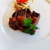 一舞庵 - 息子のメイン①国産牛モモ肉の鉄板焼き✨ 