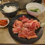 아카카라 누마즈점 - 大盛り焼肉定食(ランチ)②(1529円)。