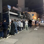 ひろしま丸かじり 中ちゃん - 外観（行列の状況）