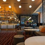 ロウリーズ・ザ・プライムリブ - ロビーです