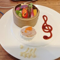 蔭山樓 表参道店 - 三浦の朝どれ蒸し野菜＆カルパッチョプレート前菜