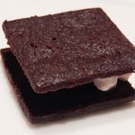 SINC BISTRO - アミューズ（鴨とリンゴクリームのカカオサブレ）