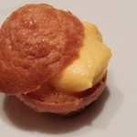 SINC BISTRO - アミューズ（人参のムースを挟んだシュー）