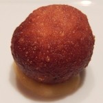 SINC BISTRO - アミューズ（ハーブのローズマリーとオレンジの皮を練り込んだドーナツ）