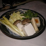 瀬里奈 - しゃぶしゃぶのお野菜です。大黒しめじや黄ニラ、春キャベツなどがあります。