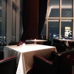 SINC BISTRO - 店内の雰囲気