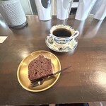 喫茶レイメイ - クランベリーのチョコレートパウンドケーキとインドネシア・マンデリンのホット