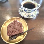 喫茶レイメイ - クランベリーのチョコレートパウンドケーキとインドネシア・マンデリンのホット