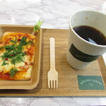 KOBE GALLERY Cafe KITANO CREDO - PIZZA SNACK ディル&チーズ・コーヒー（Hot）
