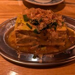 居酒屋 ヨーテル - 煮豆腐の横須賀風で。辛子で酒が進む（酒じゃないけど）