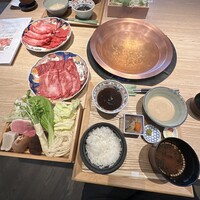しゃぶしゃぶと焼肉 わにく ミッドランドスクエア店 - 川岸牧場産神戸ビーフ赤身と上ロースのしゃぶしゃぶランチ 7,800円