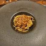 オステリア プロフーモ - ぶりとブラックオリーブのトマトソース(ロングパスタ)