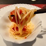 ベルエキップ - ベースのシッカリとした旨味感に
      爽やかな酸味と旨み、対比の美味しさがあるなあ♪
      
      トマトソース自体は
      シッカリとした酸味以外にも
      トマトソース自体にも甘みがあることも分かる
      
      後味が良い