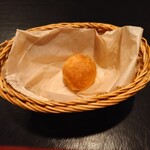 ベルエキップ - カレーのパンとのペアリングで
      料理を食べたあと
      ソースに付けて味わいを楽しむ事に