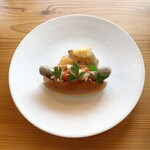 ブラッスリー 航 - 自家製ソーセージのホットドッグ・ポテト付（秋のメルカドメニュー）