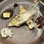 美浜寿し - 卵パンパンの鮎