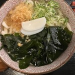 讃岐うどん 蔵之介 - ワカメちゃんもたっぷり