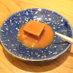 おきなわくゎっちー処 空人 - 唐芙蓉「泡盛と紅麹に漬け、発酵させた豆腐です」※お品書き表記通り