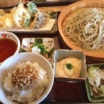 Sobadokoro Mikawa - おいしいそばが食べられます。自然薯をそばつゆに入れてとろろそばもよし！ご飯にかけてとろろ飯もよし！