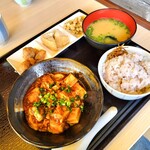 五ケ山豆腐 - 本格四川風麻婆豆腐定食。ご飯は、雑穀米で、おかわり自由。