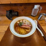 Ramen FeeL - 醤油というのはもっと大人しい味かと思ってました。