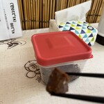 ヤマタくん - マグロの佃煮が試食でテーブルに