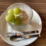 Trattoria Nika - デザートセットの季節のミニパフェ(シャインマスカット)