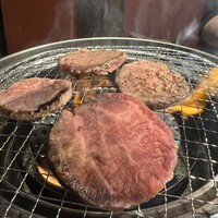 食べ飲み放題 焼肉ダイニングちからや 名駅店 - 上タン塩　こちらは1人2枚まで