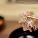 御宿かわせみ - 抜群の塩梅のお椀は、秋はまぐりの飾り包丁も素晴らしい(ﾉ◕ヮ◕)ﾉ*.✧