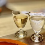 御宿かわせみ - 夕食時の食前酒。梅酒と日本酒、ノンアルドリンクから選べます。大七酒造の梅酒とオリジナル地酒の純米吟醸生酒をいただきました。