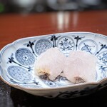 奈良屋町 青 - 皮目だけを炙った「鱧」、身はレア。