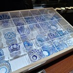 奈良屋町 青 - もう一度お猪口を選びます。♪