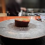 奈良屋町 青 - 九州和牛のハラミ、ソースは醤油、フォンドボー、柑橘、白ワイン、葱入りソース ハラミのステーキとは珍しい。(=∀=)