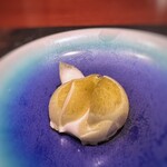 奈良屋町 青 - ＊上から叩いて飴を割るのですが・・ア～勿体ない。(^◇^;)