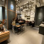 シェイクシャック - 入り口側から見た店内