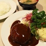 洋食舎グレビー - B定食・ドリンク付880円(8%込)