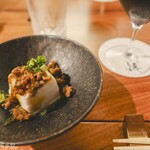 肉惣菜 徳 - 突き出しの肉そぼろ奴